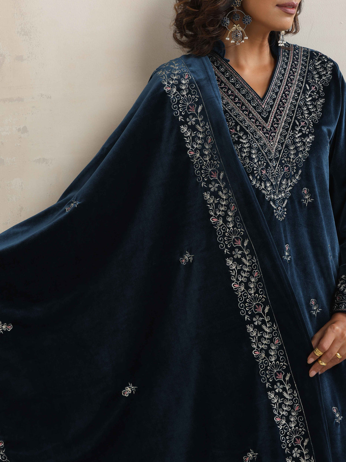trueBrowns Blue Velvet Embroidered Kurta Pant Dupatta Set | Grocsy