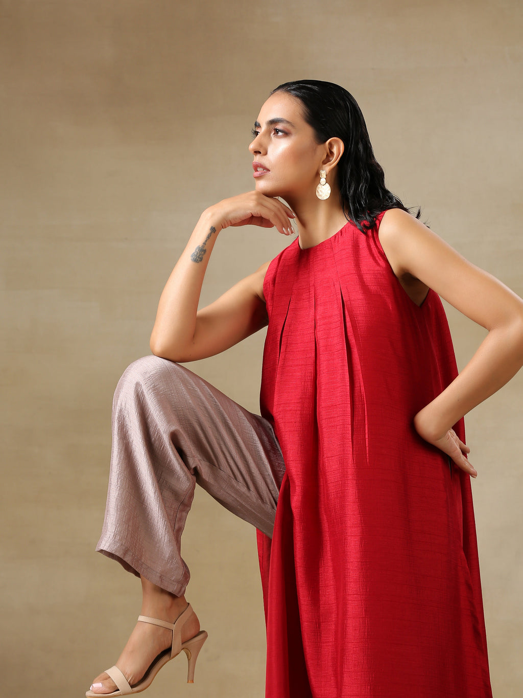 trueBrowns Maroon Textured Silk Sleeveless Kurta Pant Set | Grocsy