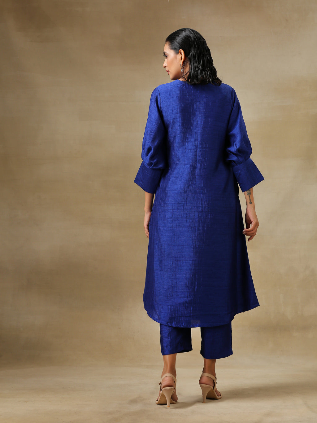 trueBrowns Blue Textured Silk Puff Sleeve Kurta Pant Set | Grocsy