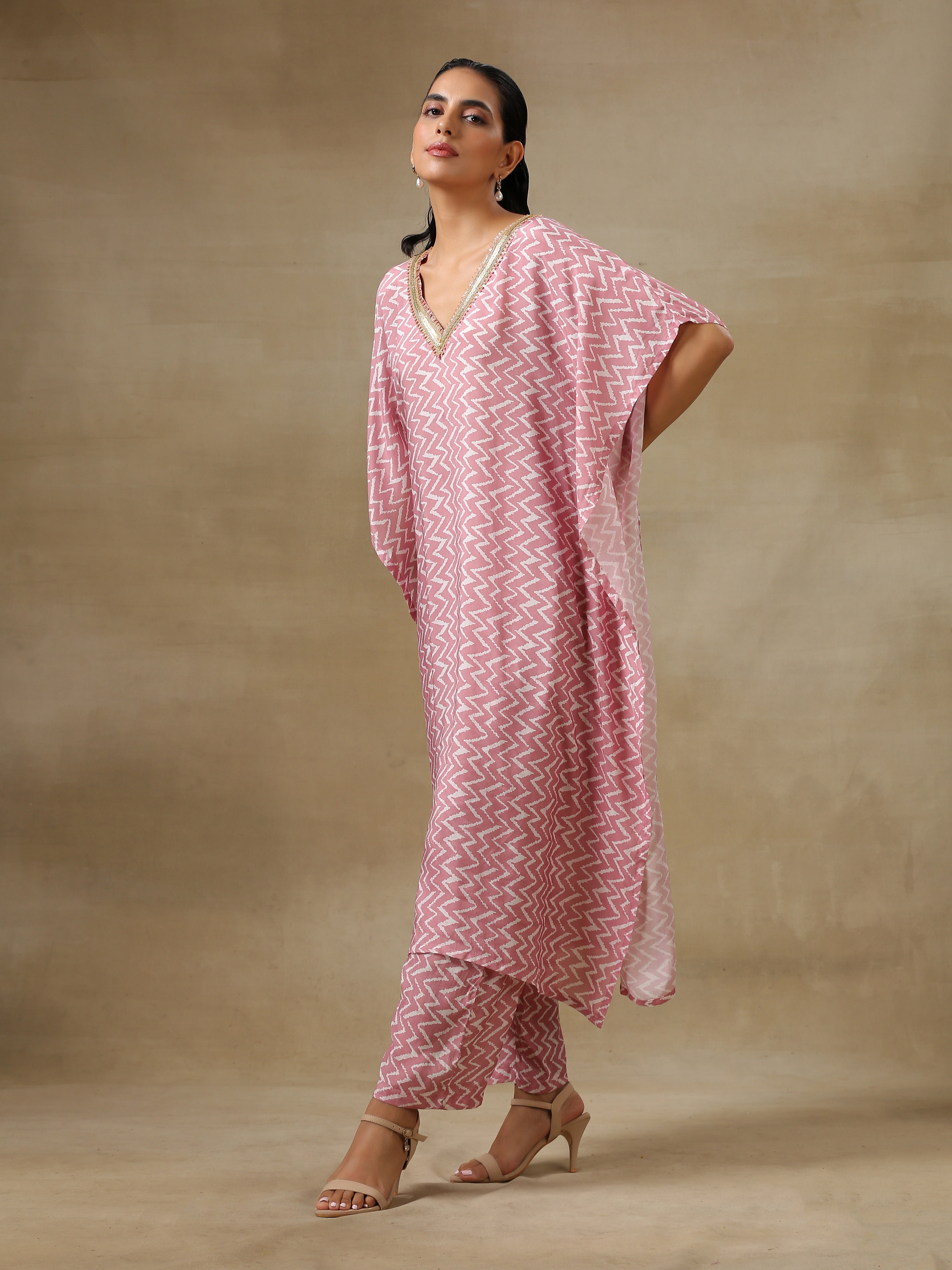 trueBrowns Light Mauve Bandhani Printed Silk Kaftan Kurta Pant Set | Grocsy