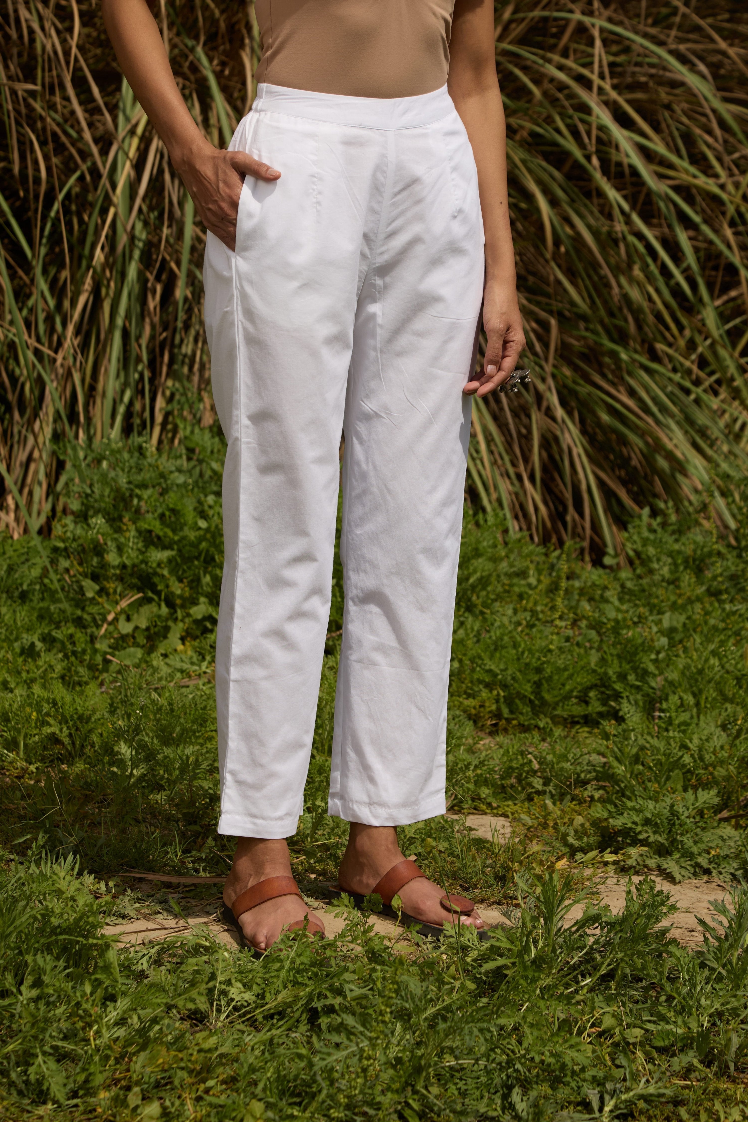 trueBrowns White Cotton Embroidered Relaxed Co-ord Set | Grocsy