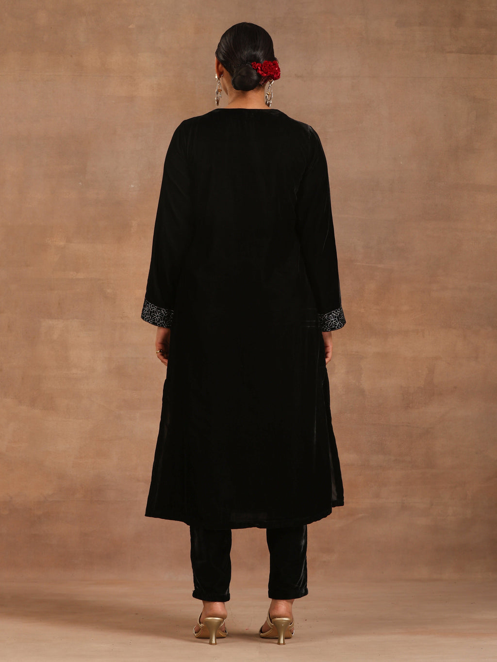 trueBrowns Black Velvet Embroidered Kurta | Grocsy