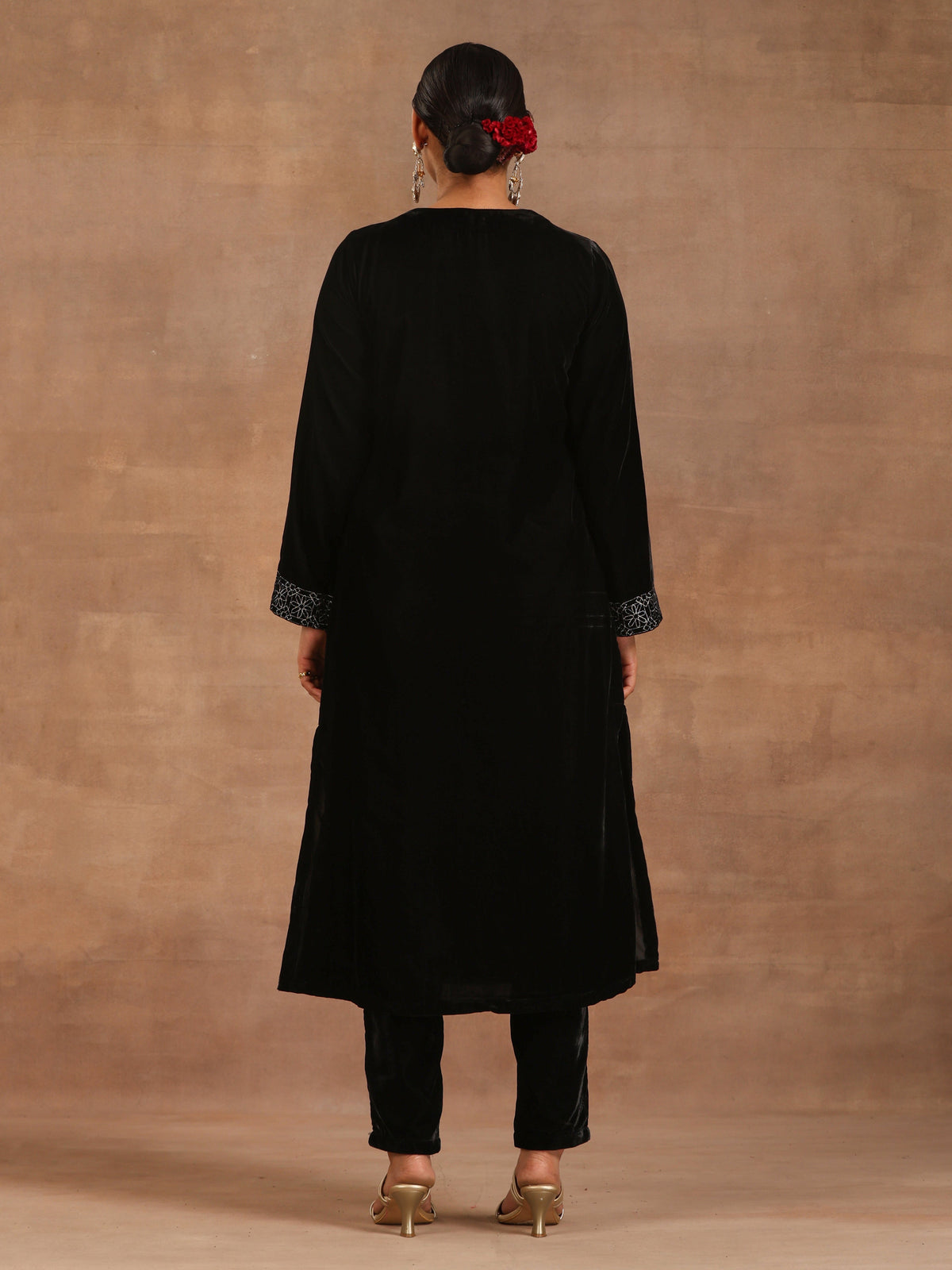 trueBrowns Black Velvet Embroidered Kurta | Grocsy