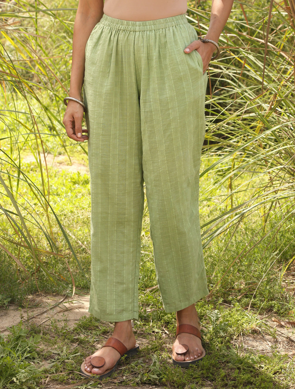 trueBrowns Green Cotton Embroidered Kurta Set | Grocsy