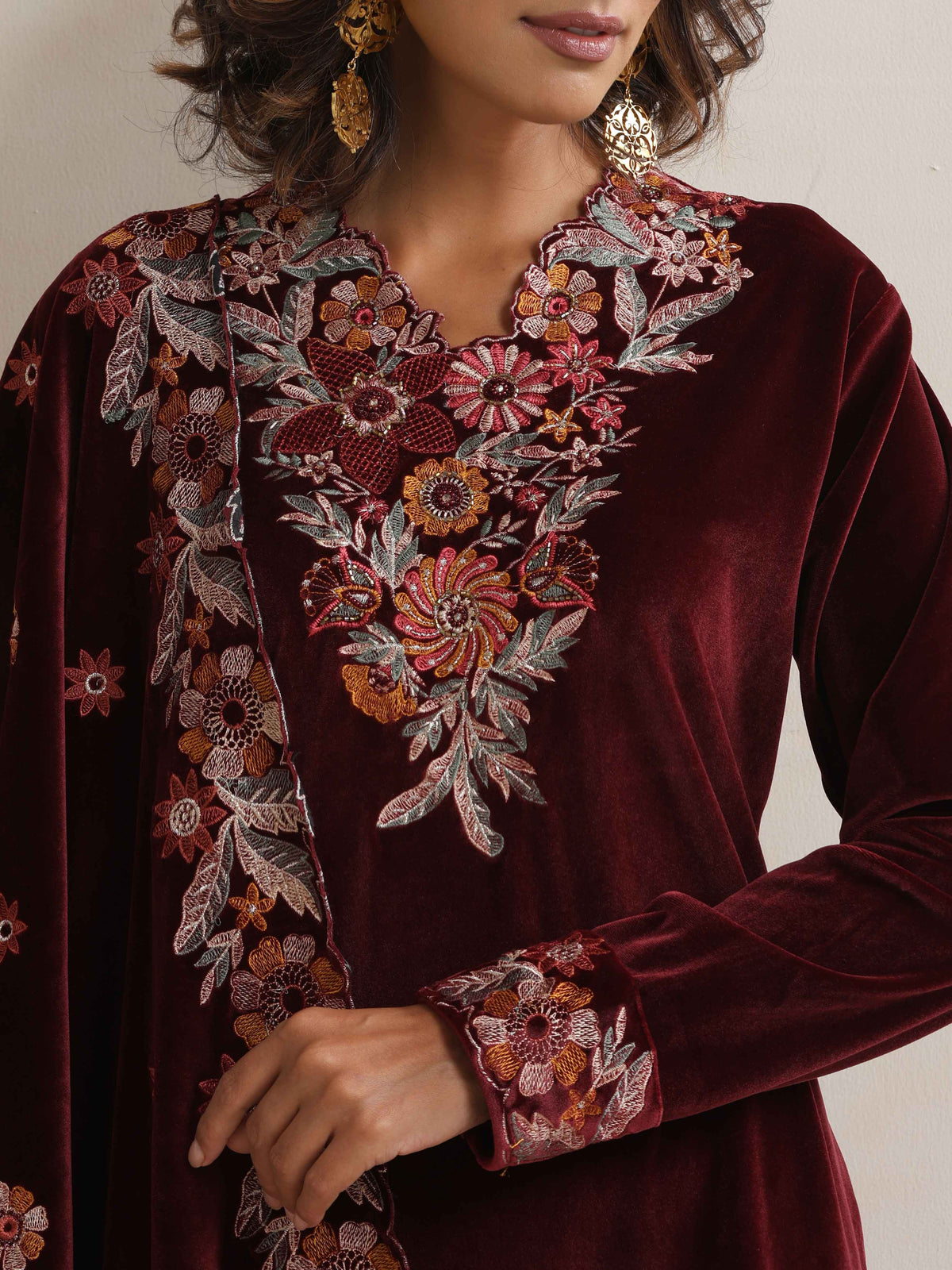 trueBrowns Maroon Velvet Floral Embroidered Kurta Pant Dupatta Set | Grocsy