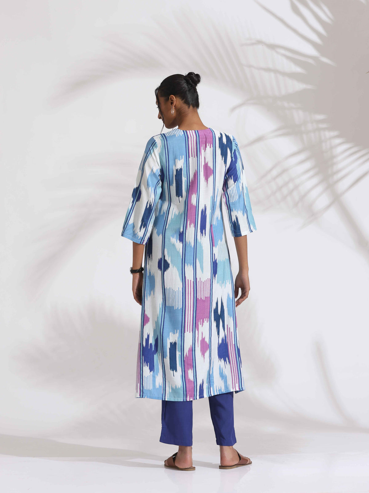 trueBrowns Blue Ikat Print Muslin Kurta Set | Grocsy