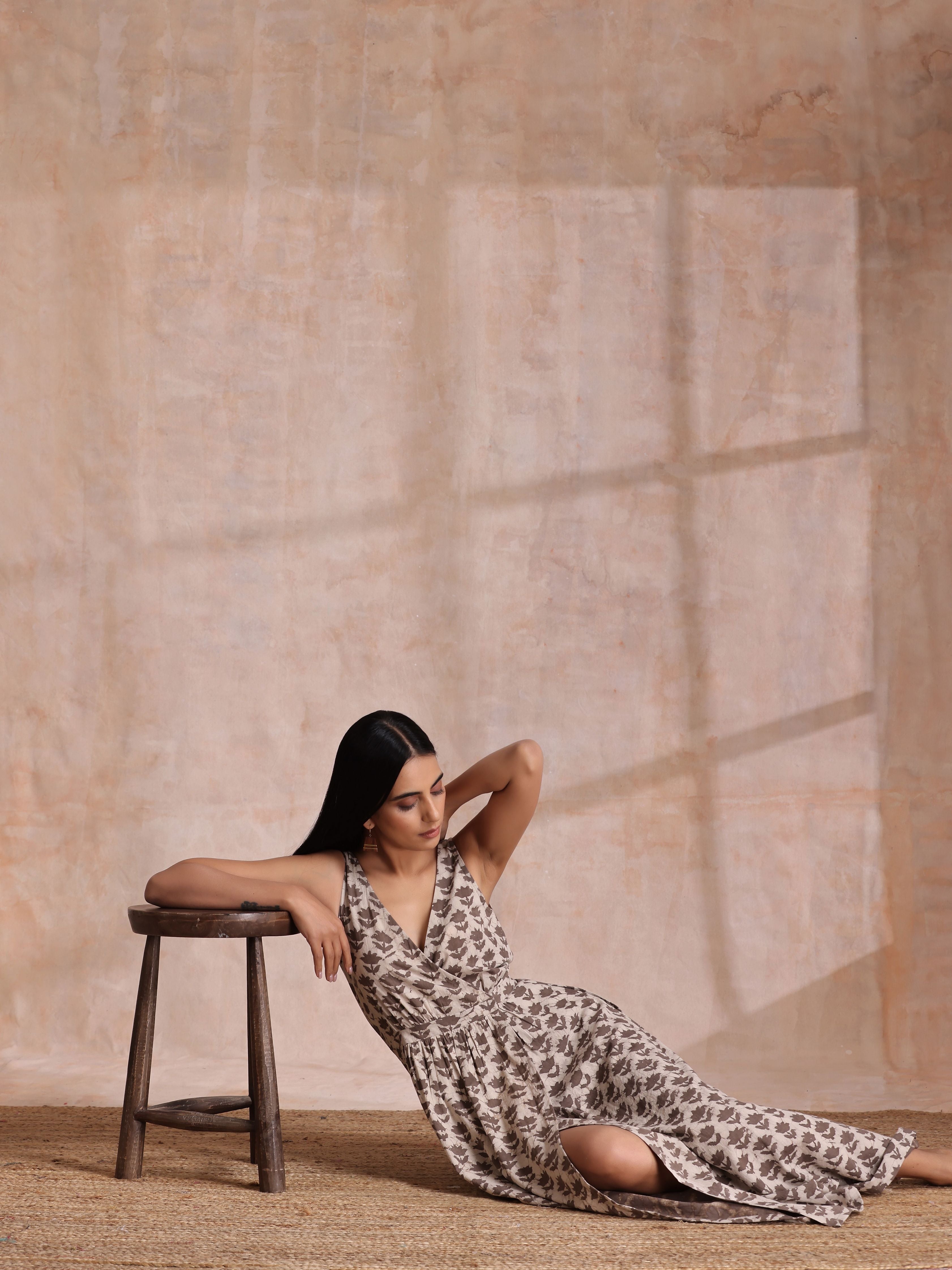 trueBrowns Clay Dabu Buta Print Cotton Sleeveless Wrap Dress | Grocsy