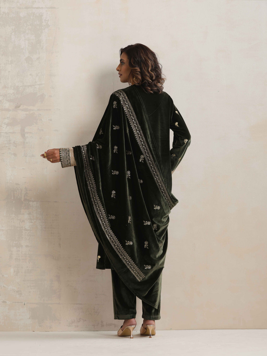 trueBrowns Green Velvet Floral Embroidered Kurta Pant Dupatta Set | Grocsy