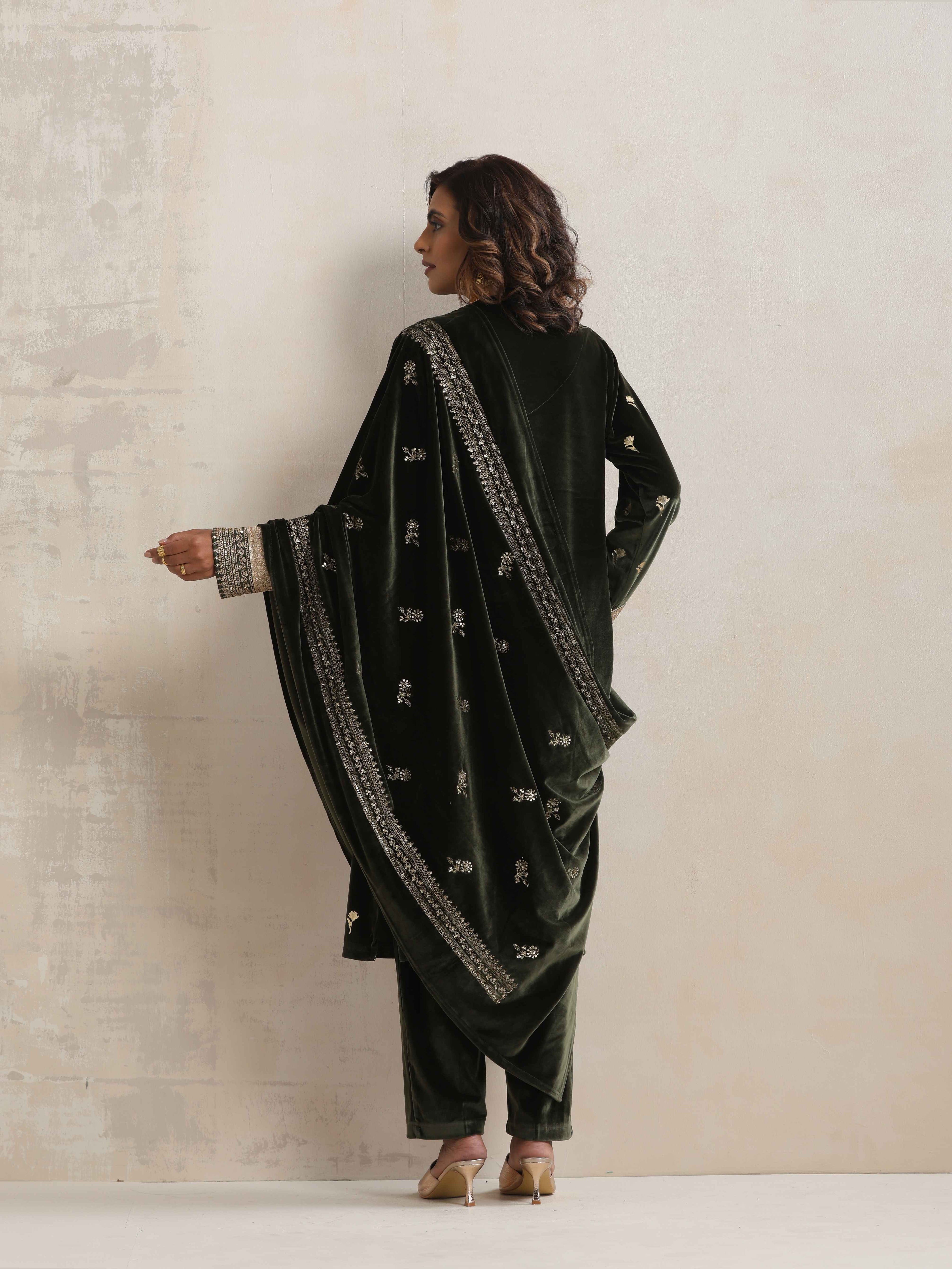 trueBrowns Green Velvet Floral Embroidered Kurta Pant Dupatta Set | Grocsy