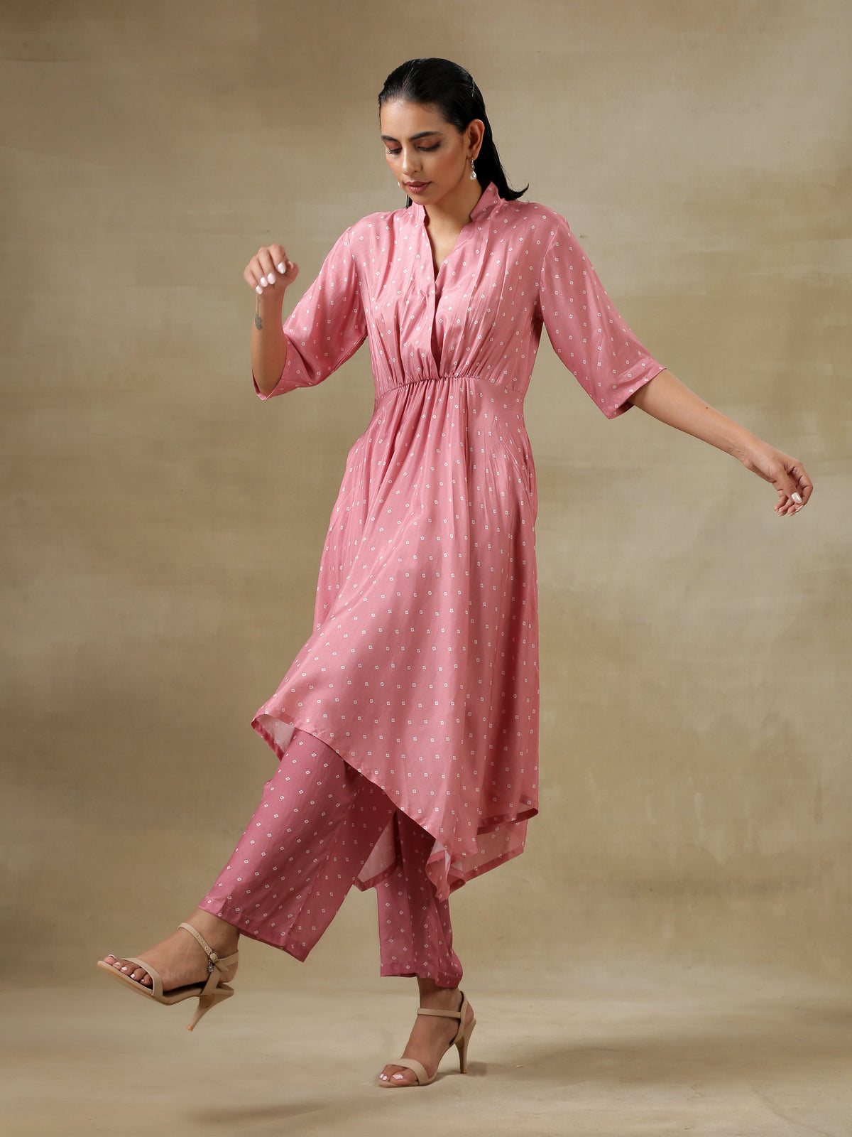 trueBrowns Light Mauve Bandhani Printed Silk Handkerchief Kurta Pant Set | Grocsy