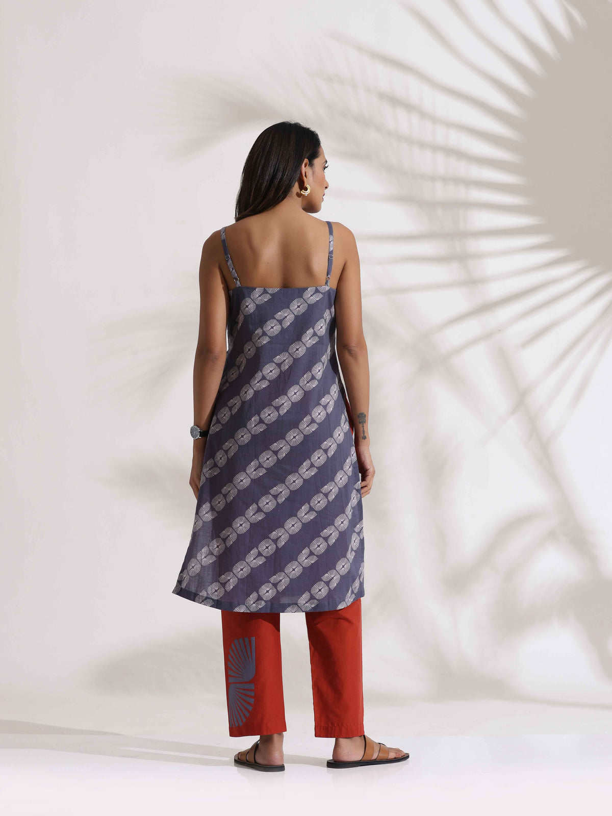 trueBrowns Grey Cotton Print Highslit Kurta Set | Grocsy