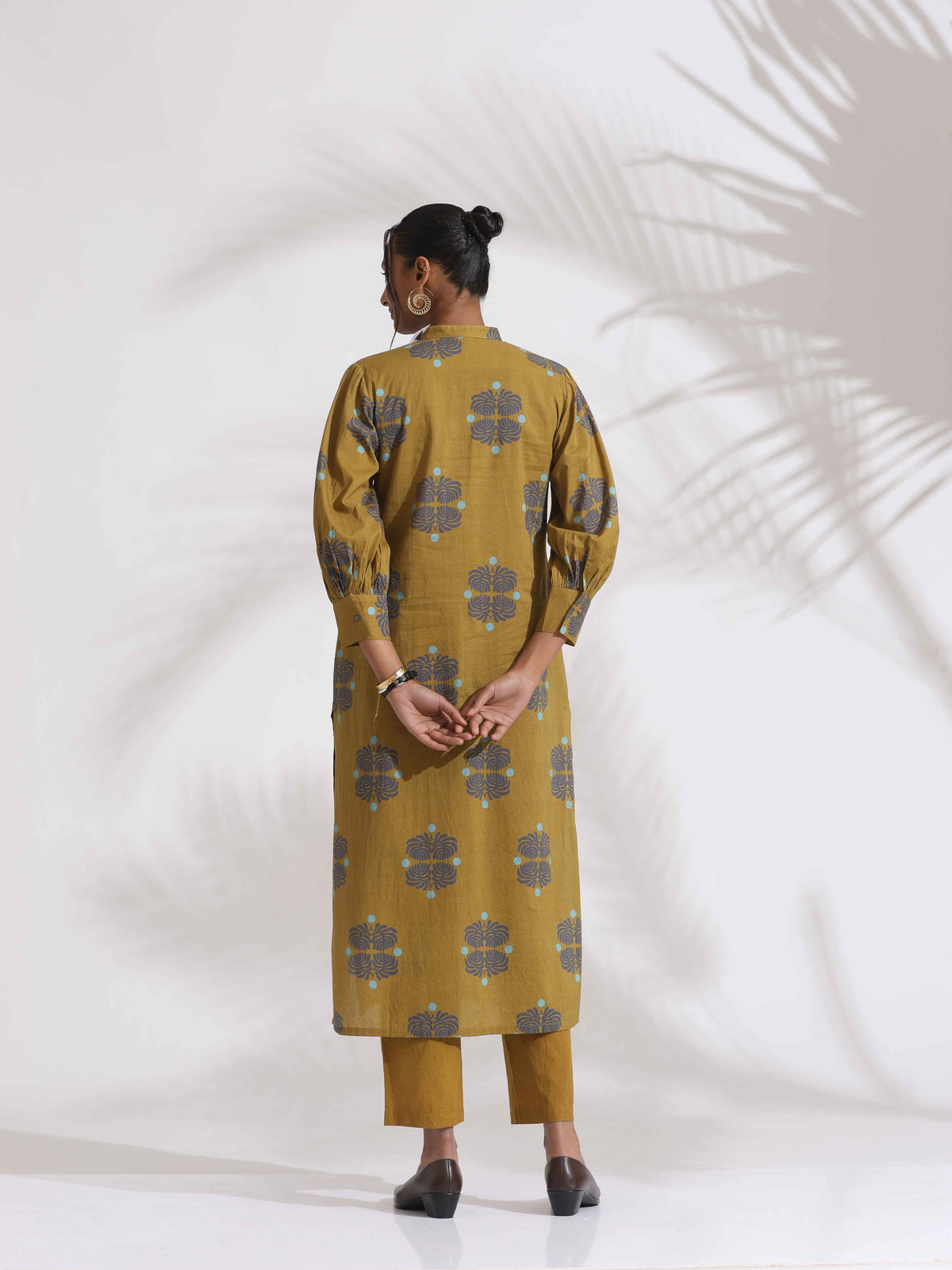trueBrowns Green Cotton Print Straight Kurta Set | Grocsy