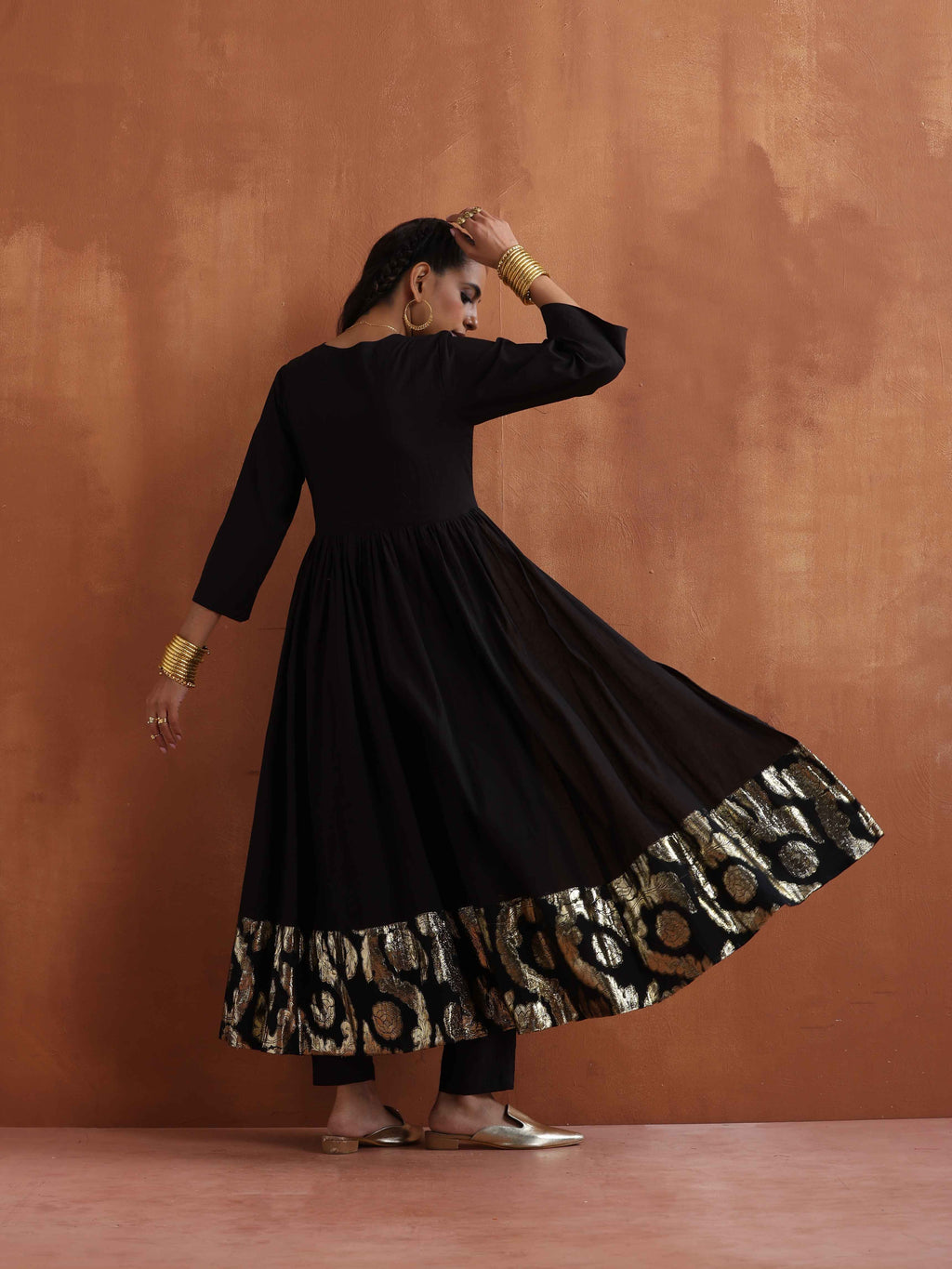 trueBrowns Black Metallic Flared Anarkali Kurta Set | Grocsy