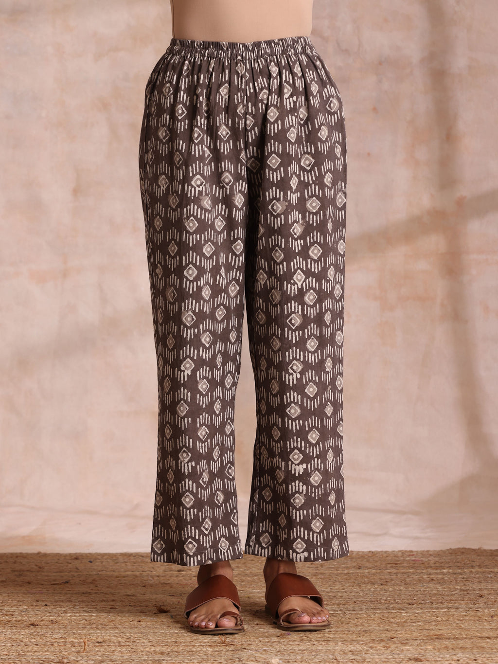 trueBrowns Clay Dabu Geometric Print Cotton Pleated Co-Ord Set | Grocsy