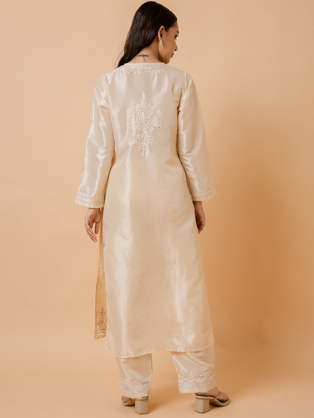 HOUSE OF KARI Floral Embroidered Silk Chikankari Kurta | Grocsy