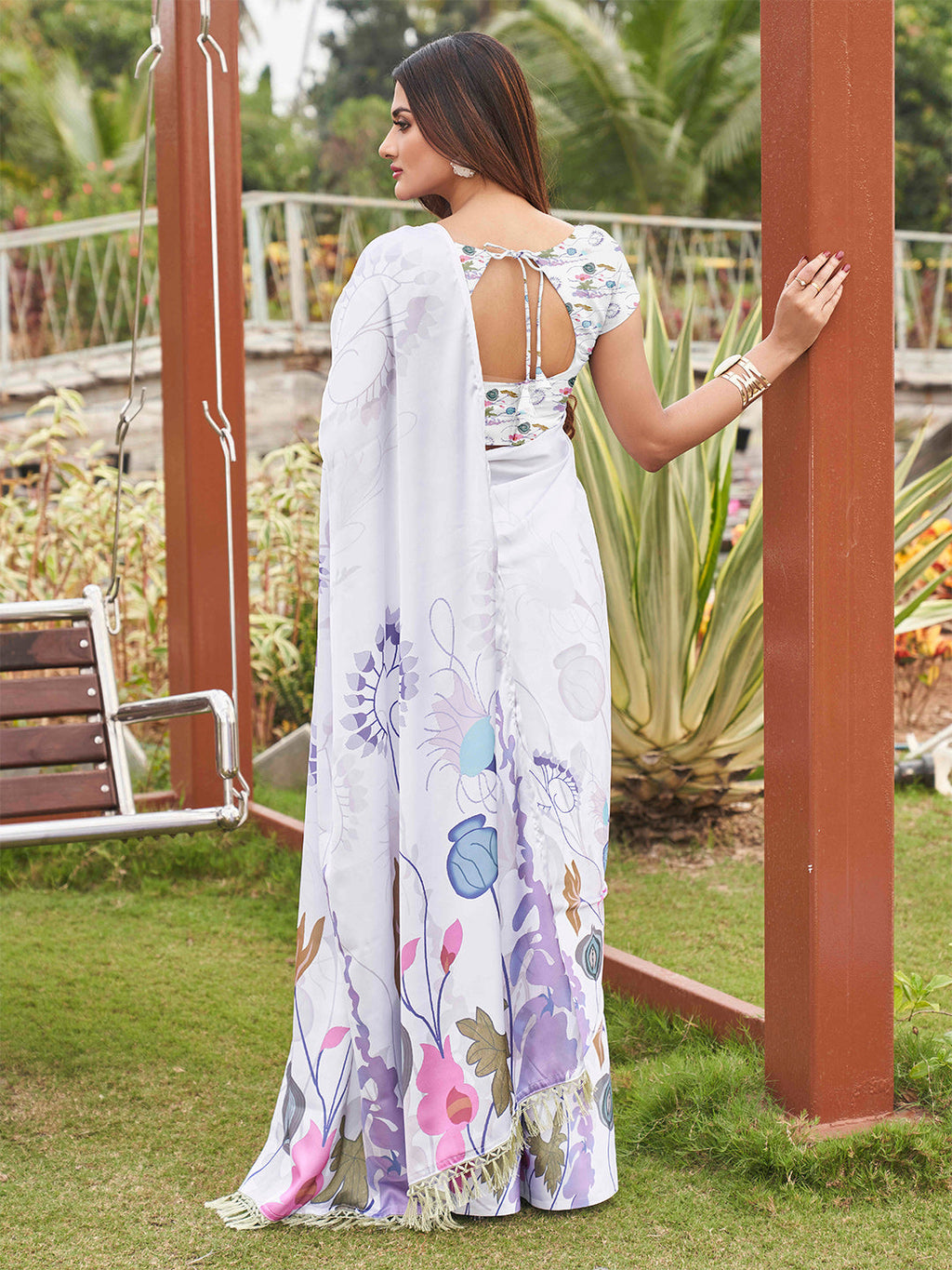 Tikhi Imli White Floral Printed Saree | Grocsy