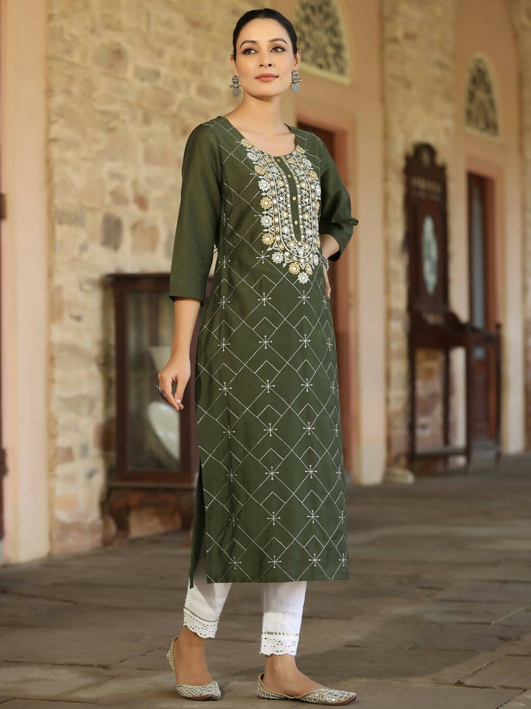Juniper Women's Green Chinnon Printed Kurta | Grocsy