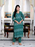 Miravan Women's Cotton Green Floral Printed Straight Pakistani Style Kurta And Palazzo Set | Grocsy