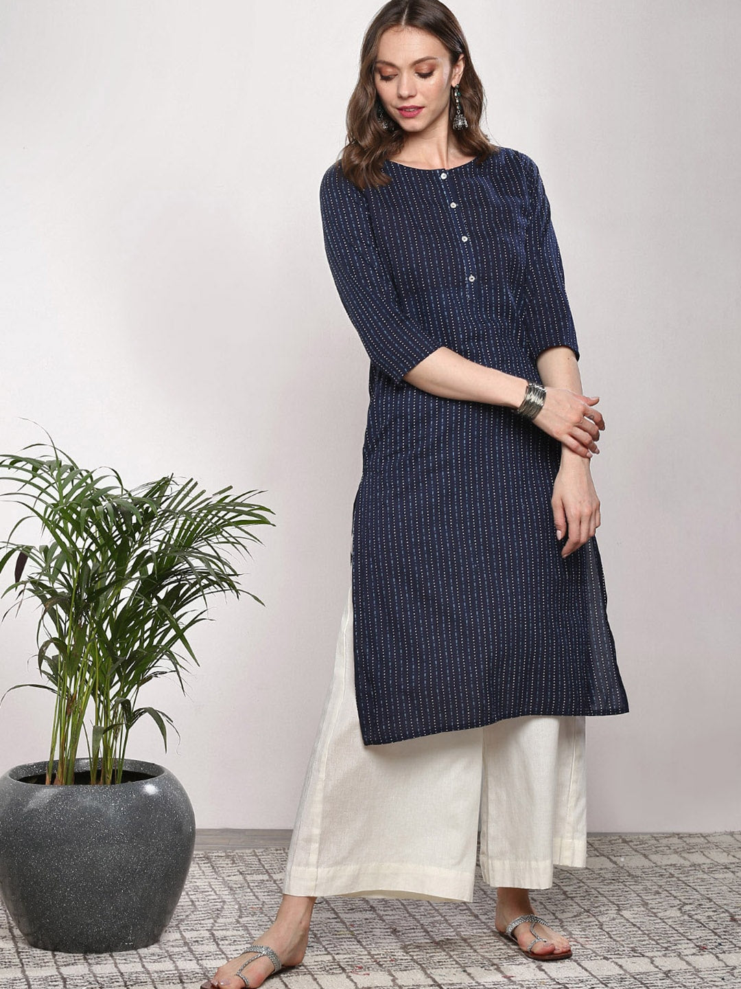 Sangria Women Navy Blue Printed Straight Kurta | Grocsy