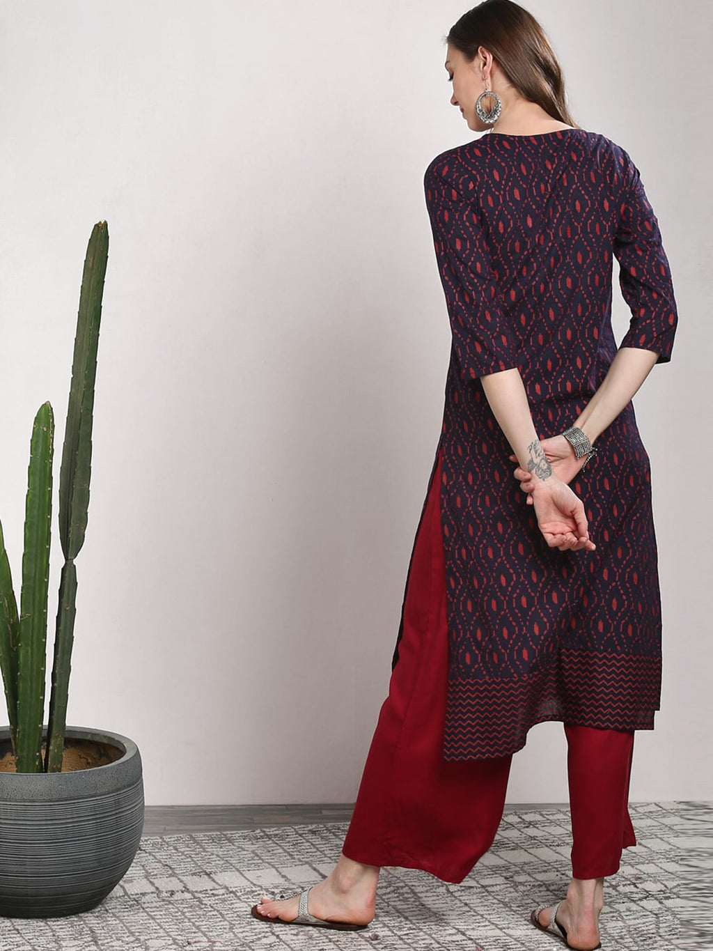 Sangria Women Blue Geometric Printed Straight Kurta | Grocsy