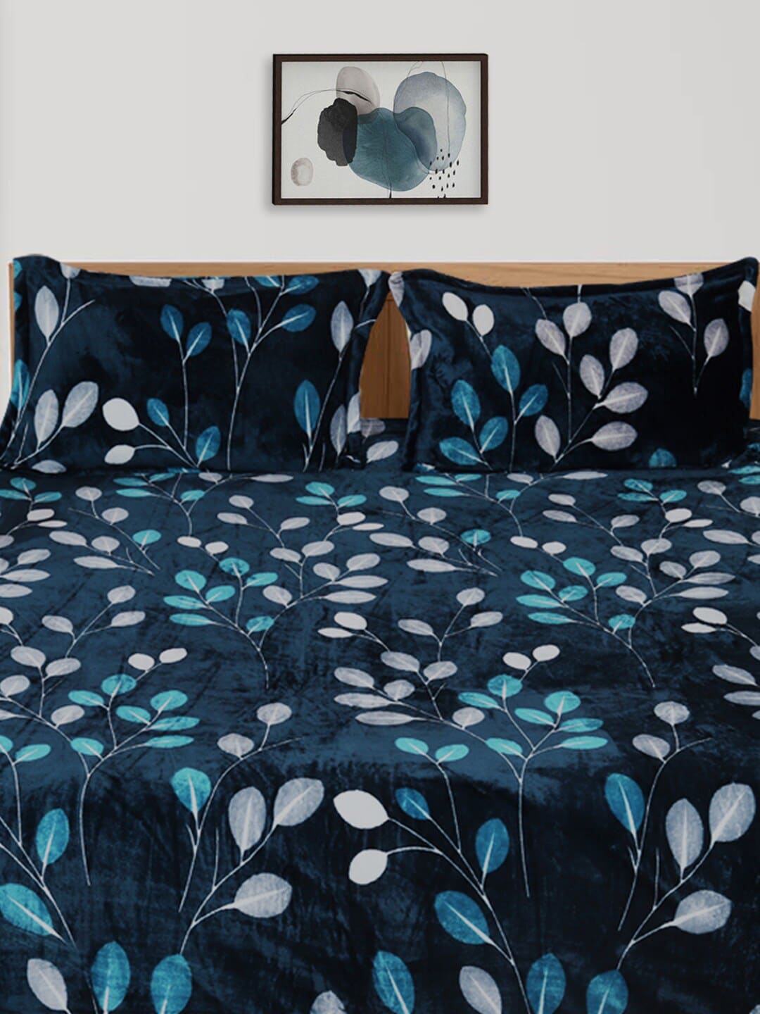 Cloth Fusion Blue & White Floral Velvet Warm 104 TC King Bedsheet With 2 Pillow Covers | Grocsy