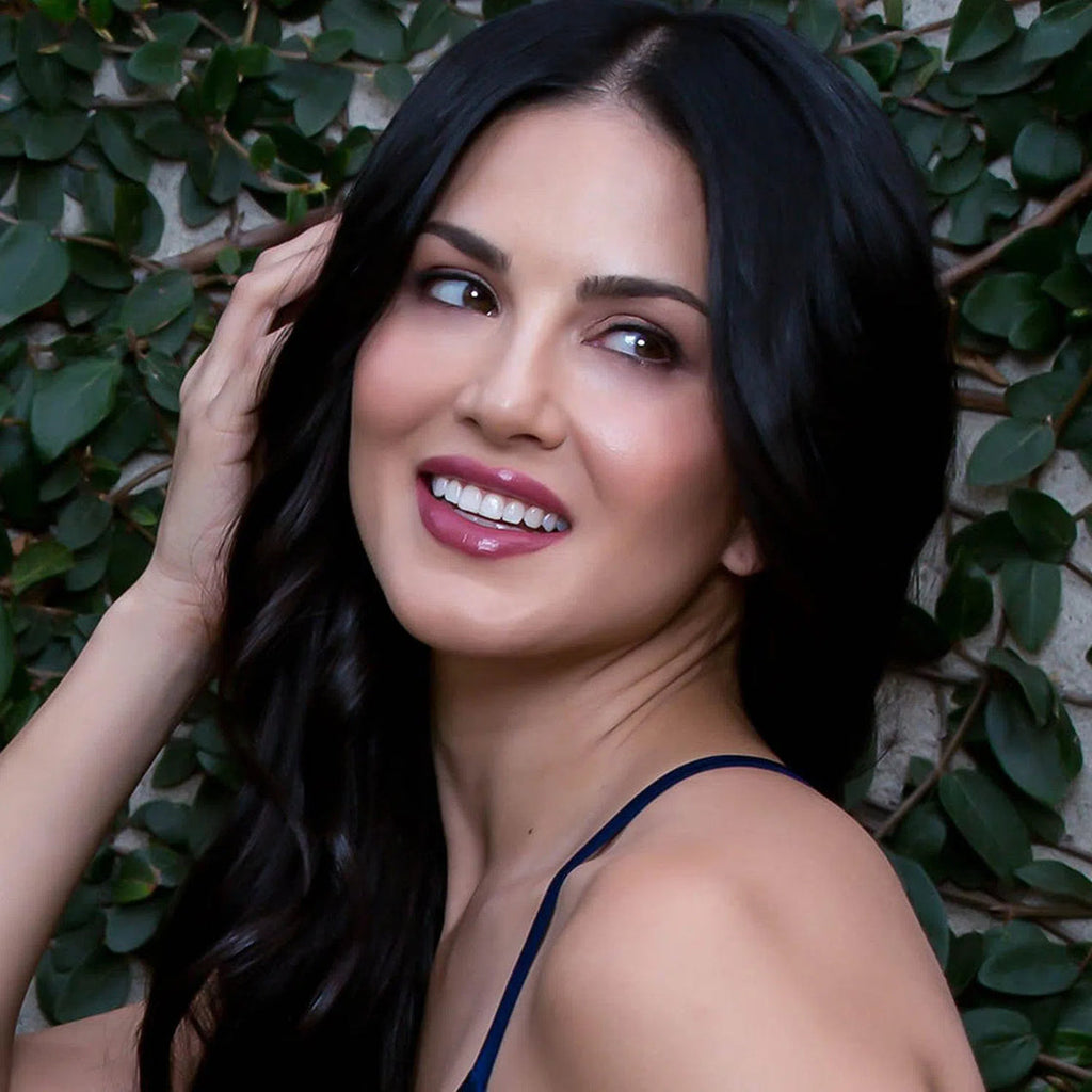 Star Struck By Sunny Leone Liquid Lip Color - Sugar Plum | Grocsy