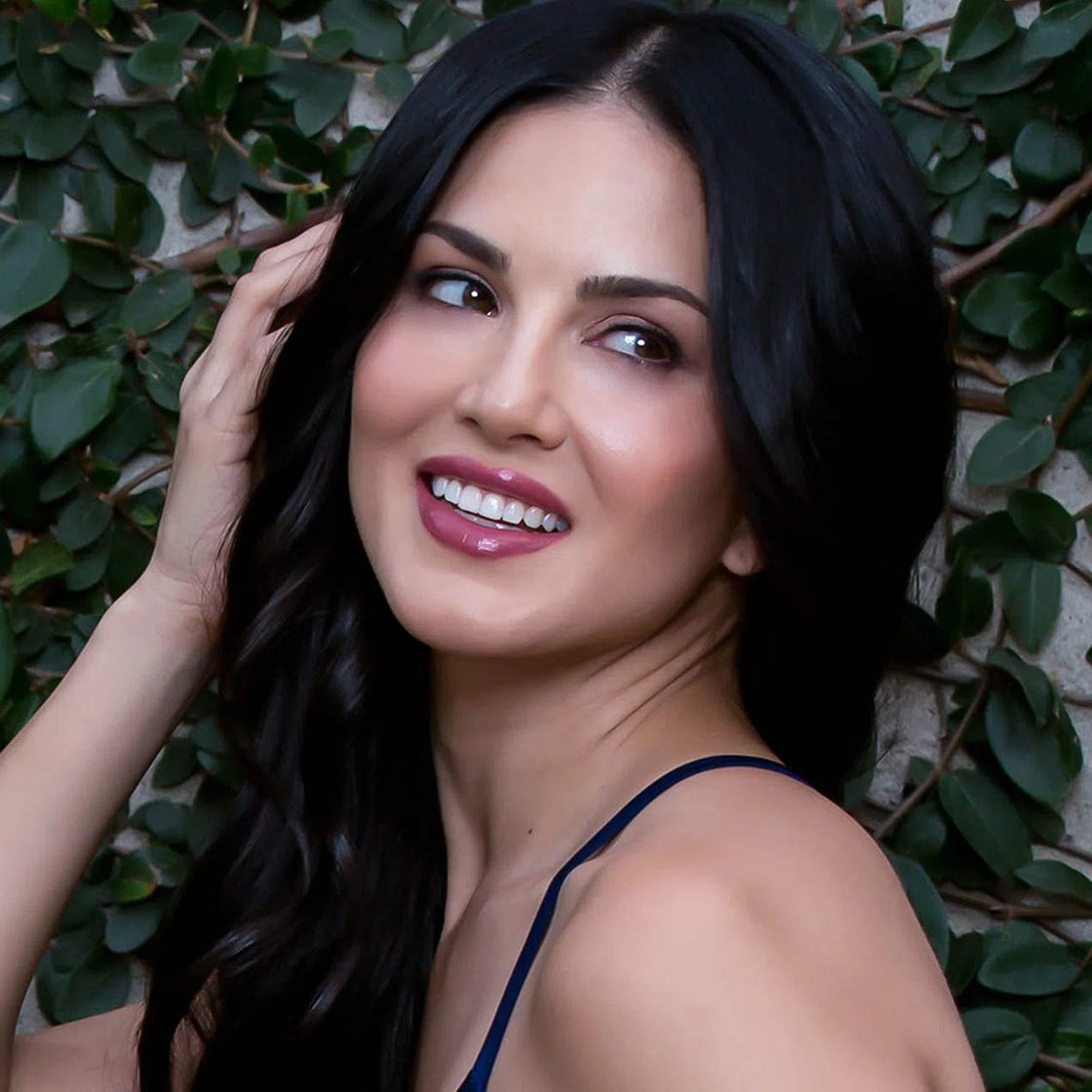 Star Struck By Sunny Leone Liquid Lip Color - Sugar Plum | Grocsy