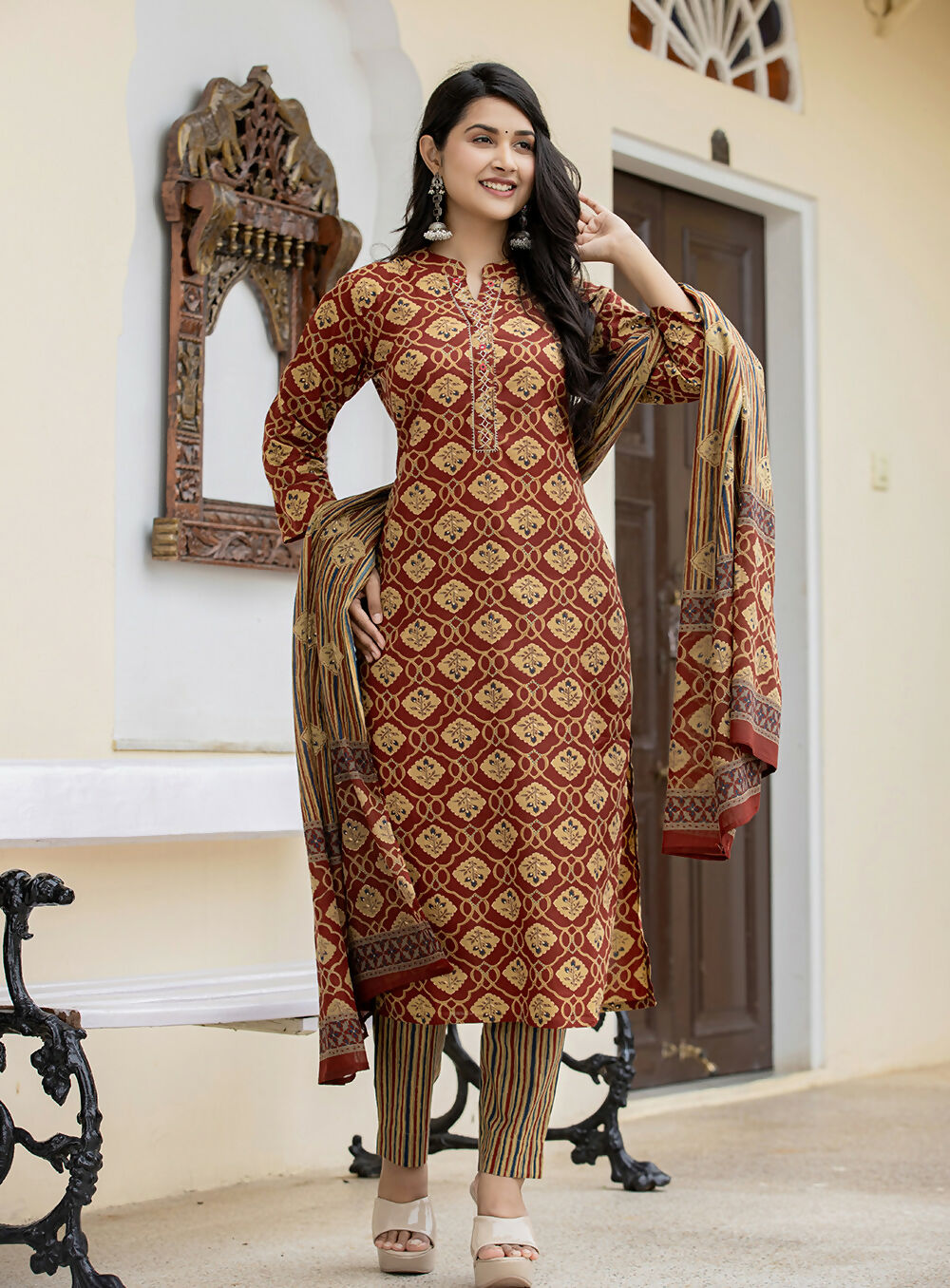 Kaajh Women's Maroon Cotton Printed Kurta Pant Set With Dupatta | Grocsy