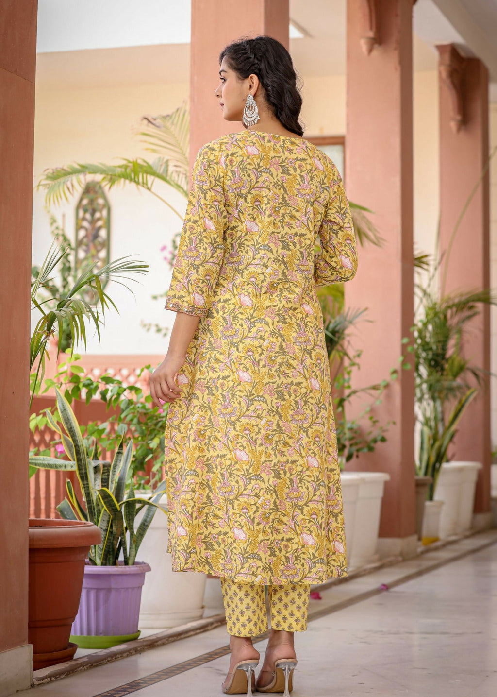 Kaajh Women's Yellow Floral Embroidered Cotton Kurta Pant Set With Dupatta | Grocsy