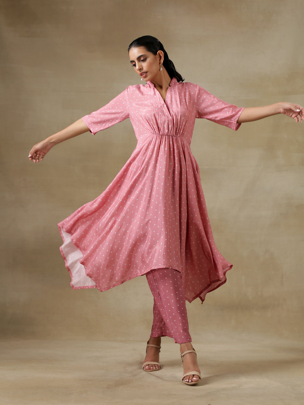trueBrowns Light Mauve Bandhani Printed Silk Handkerchief Kurta Pant Set | Grocsy