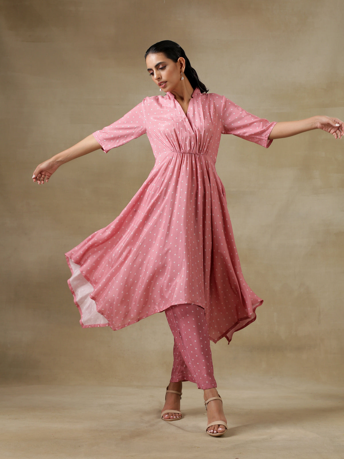 trueBrowns Light Mauve Bandhani Printed Silk Handkerchief Kurta Pant Set | Grocsy