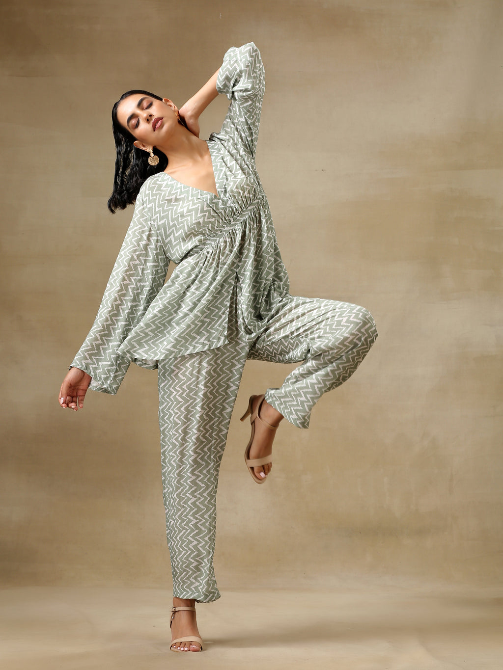 trueBrowns Light Green Bandhani Printed Silk V-Neck Co-Ord Set | Grocsy