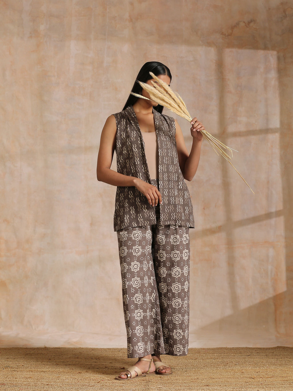 trueBrowns Clay Dabu Zig-Zag Motifs Print Cotton Sleeveless Jacket Pant Set | Grocsy