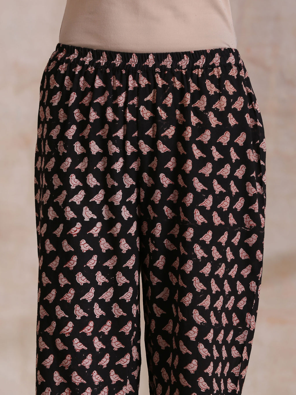 trueBrowns Black Bird Bagru Print Cotton Sleeveless Kurta Pant Set | Grocsy