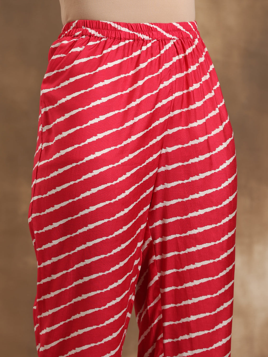 trueBrowns Pink Lehariya Printed Silk Kaftan Co-Ord Set | Grocsy