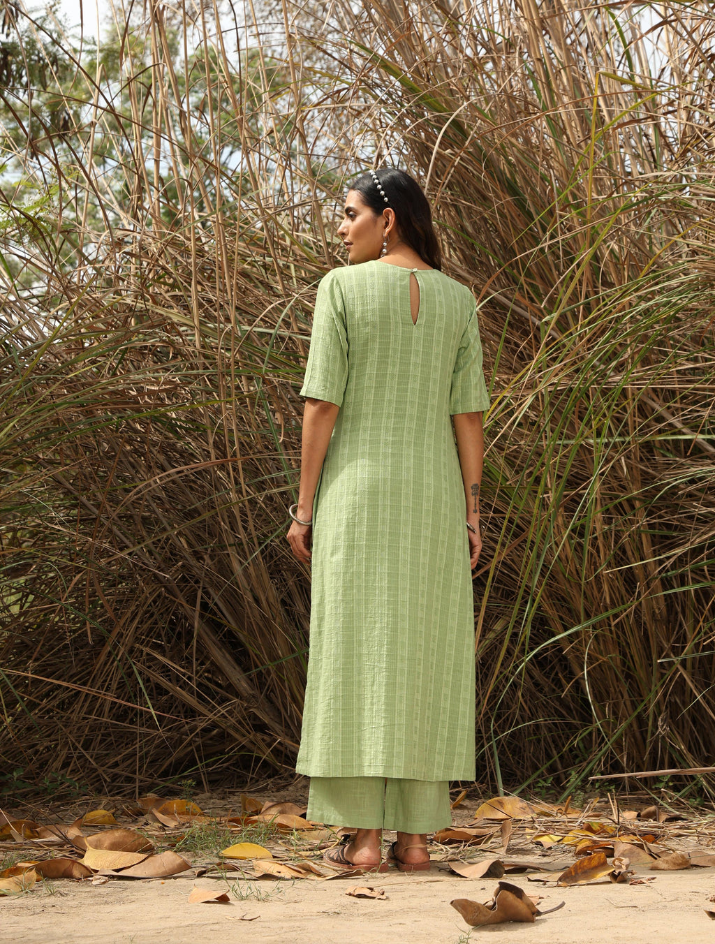 trueBrowns Green Cotton Dobby Embroidered Kurta Set | Grocsy
