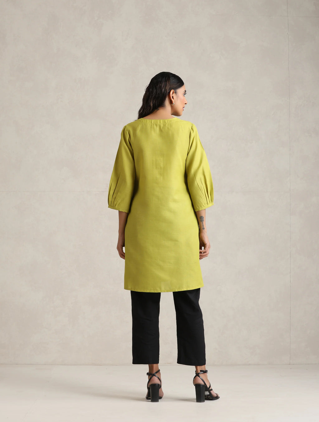 trueBrowns Green Cotton Blend Short Kurta | Grocsy