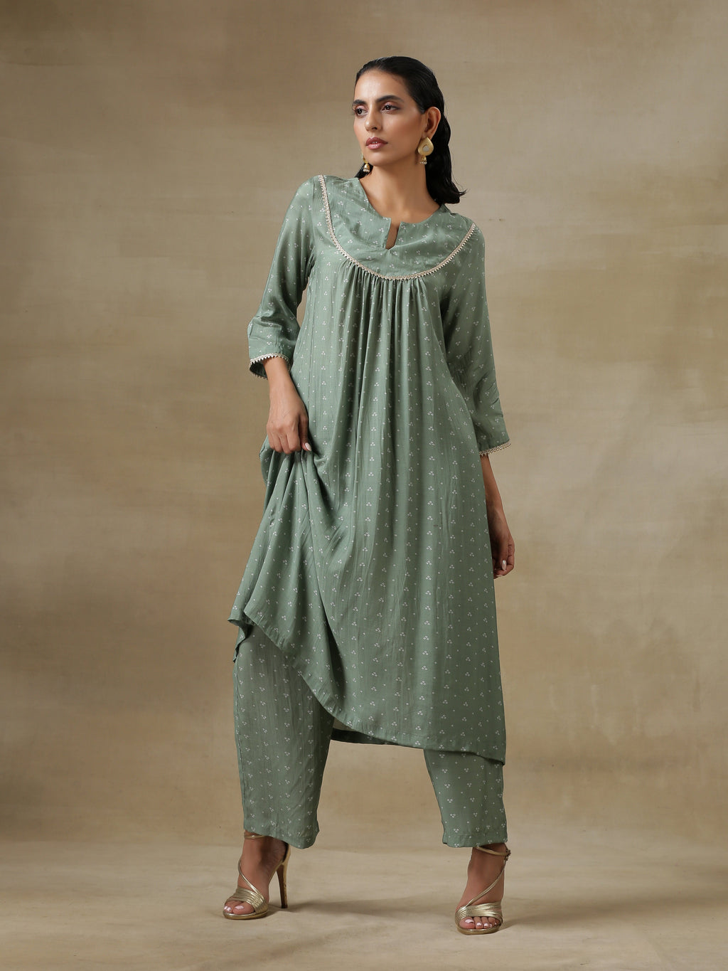trueBrowns Light Green Bandhani Printed Silk Yoke Kurta Pant Set | Grocsy