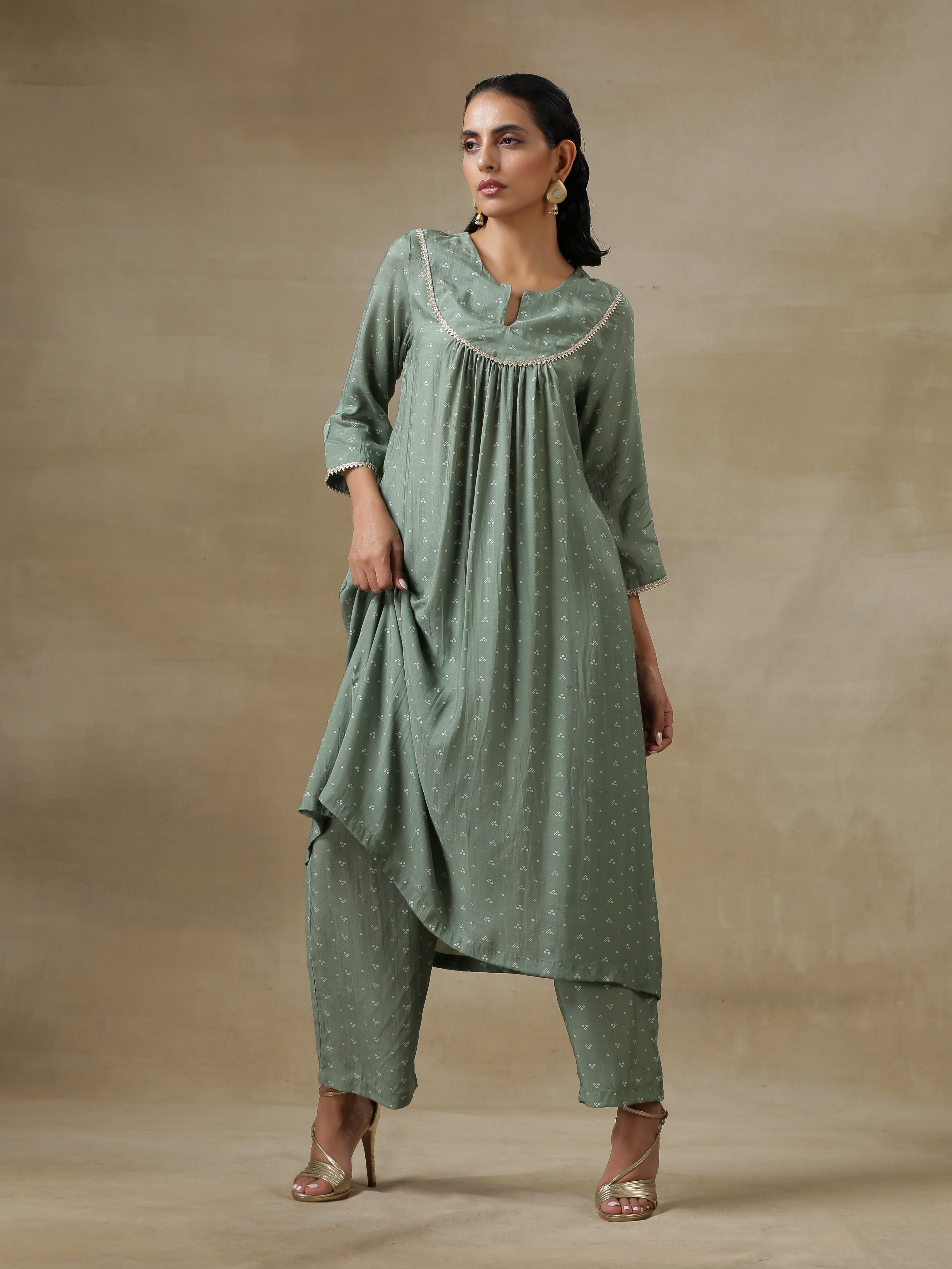 trueBrowns Light Green Bandhani Printed Silk Yoke Kurta Pant Set | Grocsy