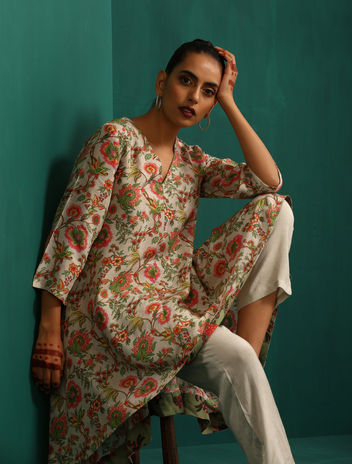 trueBrowns Off white Floral Jaal Muslin Silk Printed High Low Co-ord Set | Grocsy