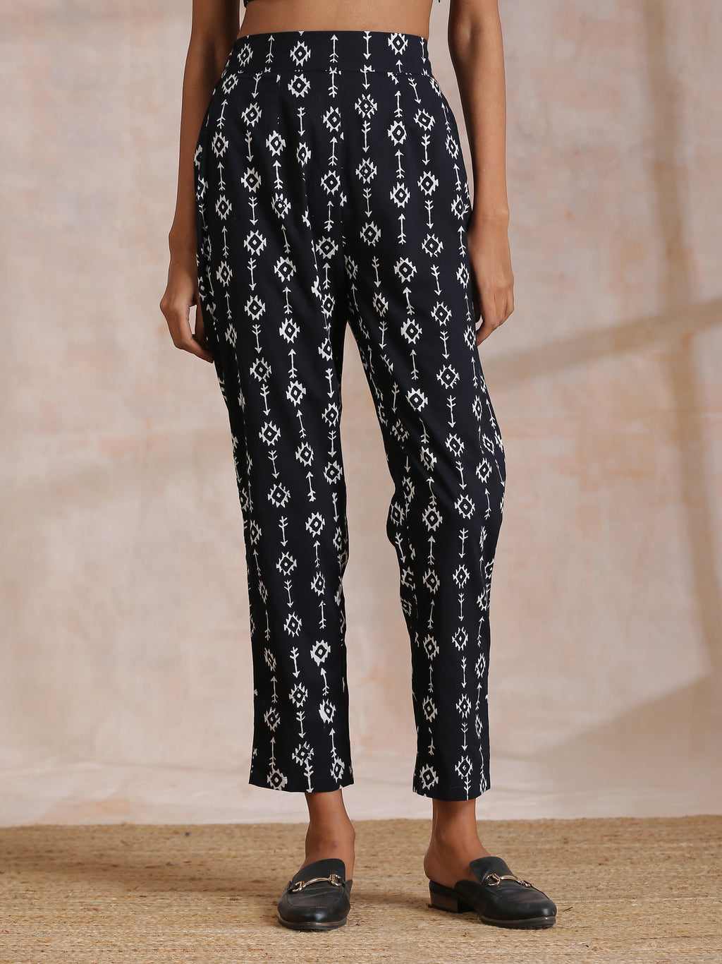 trueBrowns Black White Geometric Print Cotton Pant Suit Set | Grocsy