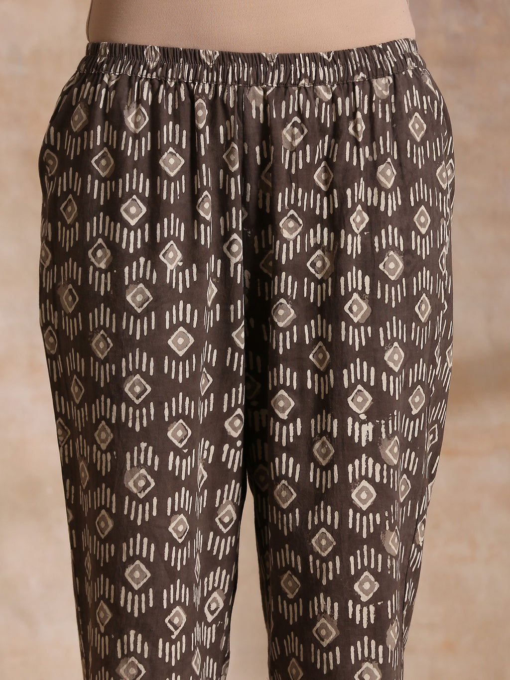 trueBrowns Clay Dabu Buta Print Cotton Front Neck Gathered Kurta Pant Set | Grocsy