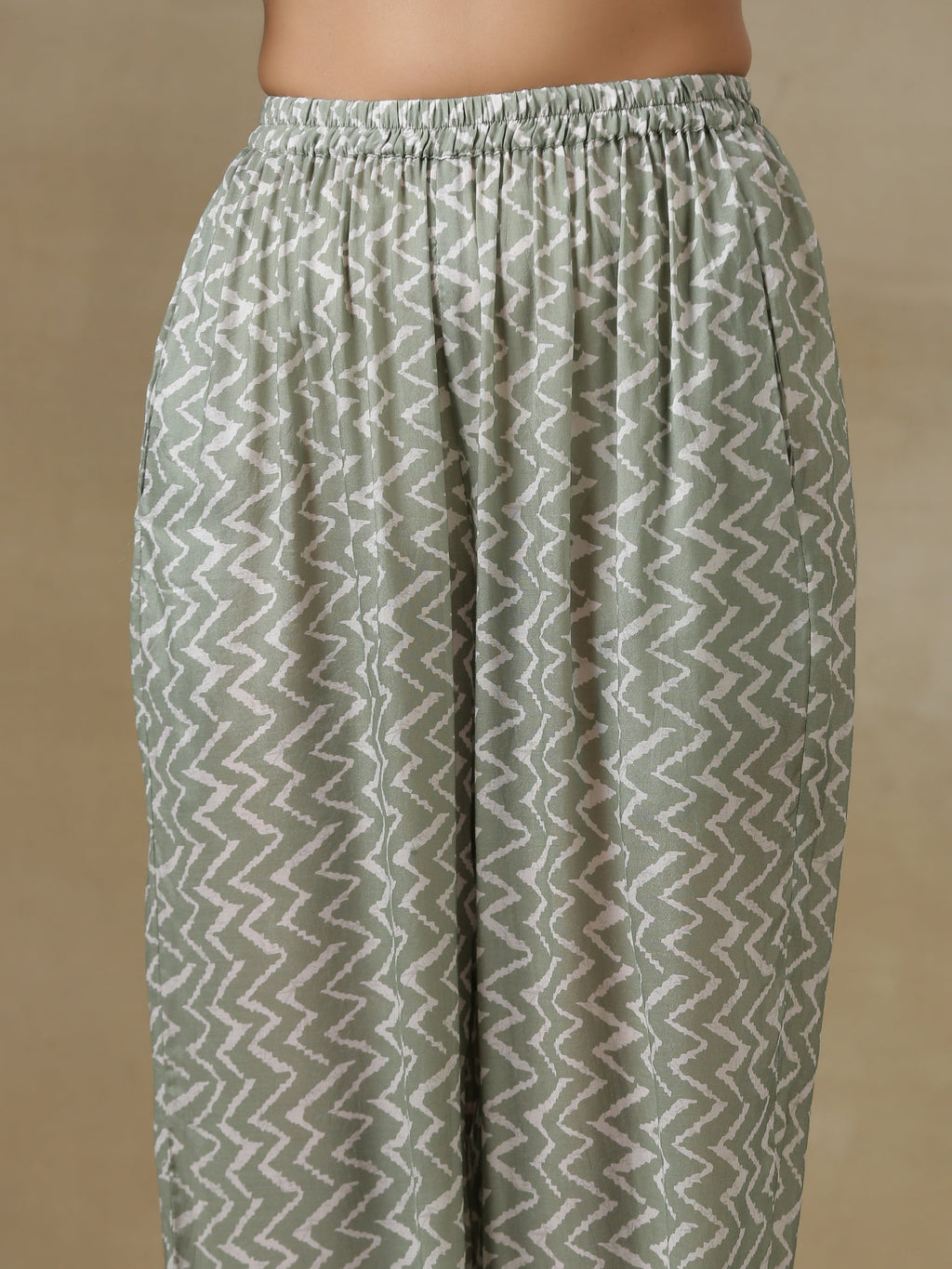 trueBrowns Light Green Bandhani Printed Silk High Slit Kurta Pant Set | Grocsy