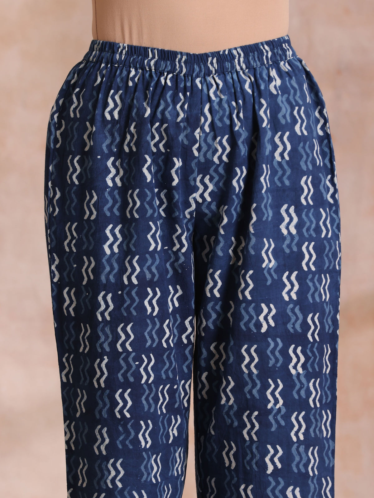 trueBrowns Indigo Dabu Zig-Zag Lines Print Cotton Sleeveless Kurta Pant Set | Grocsy