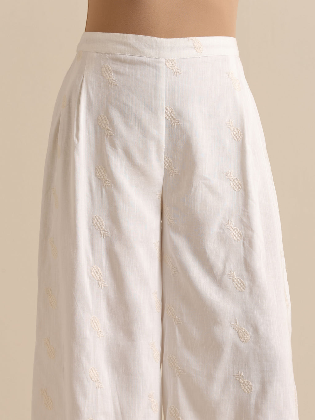 trueBrowns White Pineapple Sleeveless Jacket Pant Set | Grocsy