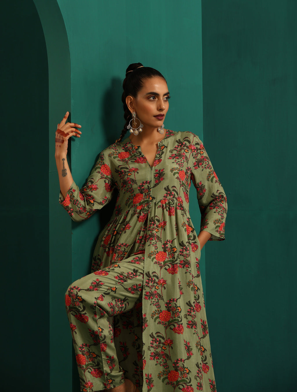 trueBrowns Green Floral Muslin Silk Printed Front Slit Kurta Pant Set | Grocsy