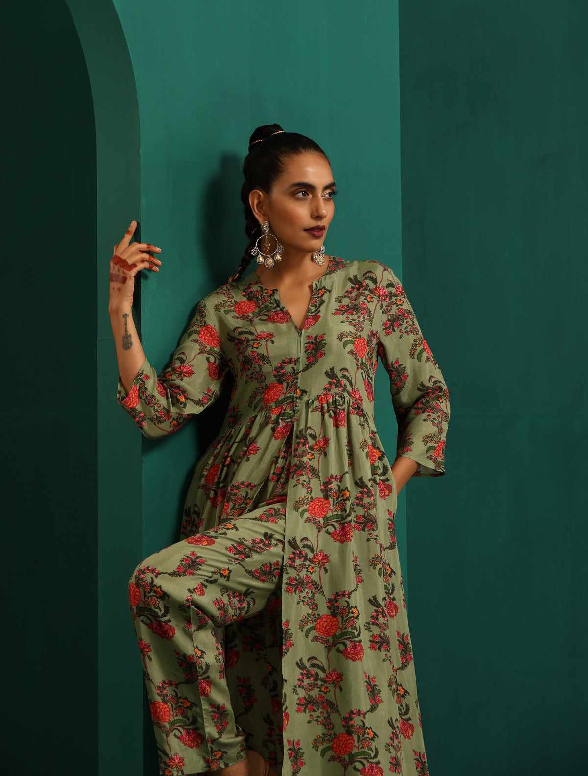 trueBrowns Green Floral Muslin Silk Printed Front Slit Kurta Pant Set | Grocsy