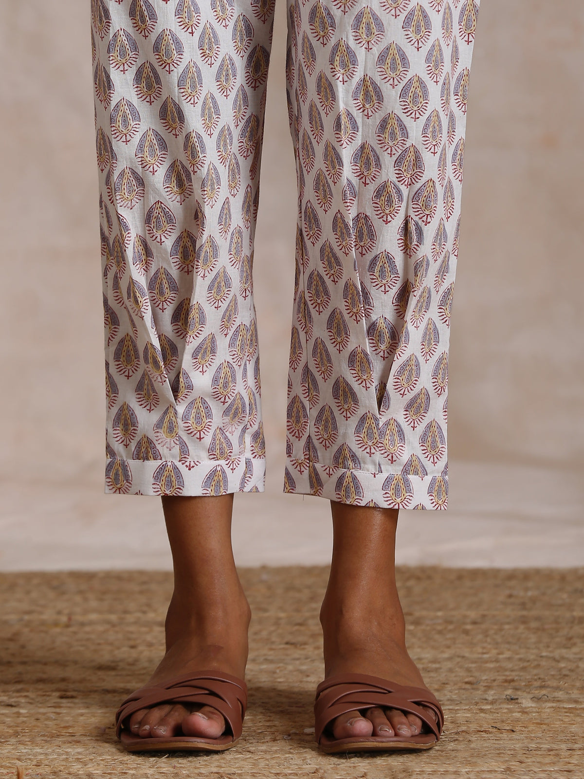 trueBrowns White With Grey Buta Block Print Cotton Sleeveless Co-Ord Set | Grocsy