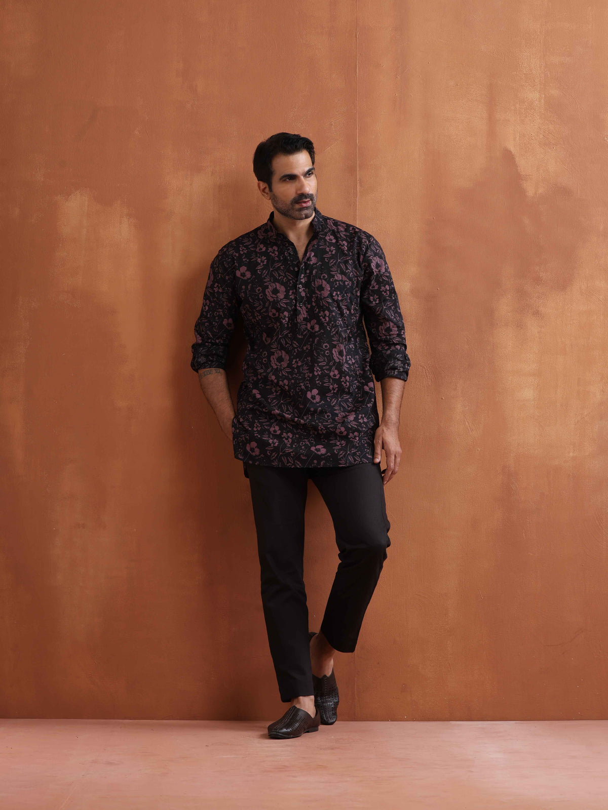 trueBrowns Men's Black Floral Printed Short Kurta | Grocsy