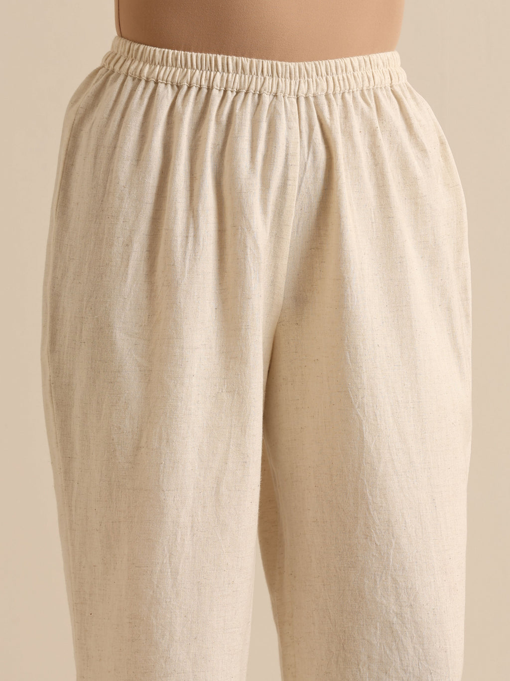 trueBrowns Off-White Sleeveless Kurta Pant Set | Grocsy